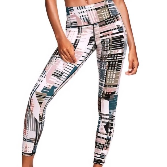 Victoria's Secret - Size M - VSX Sport  Knockout Capri Leggings - Picture 1 of 6
